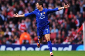 开云LOL-赫罗纳精准长传打穿对手防线，赫罗纳队服