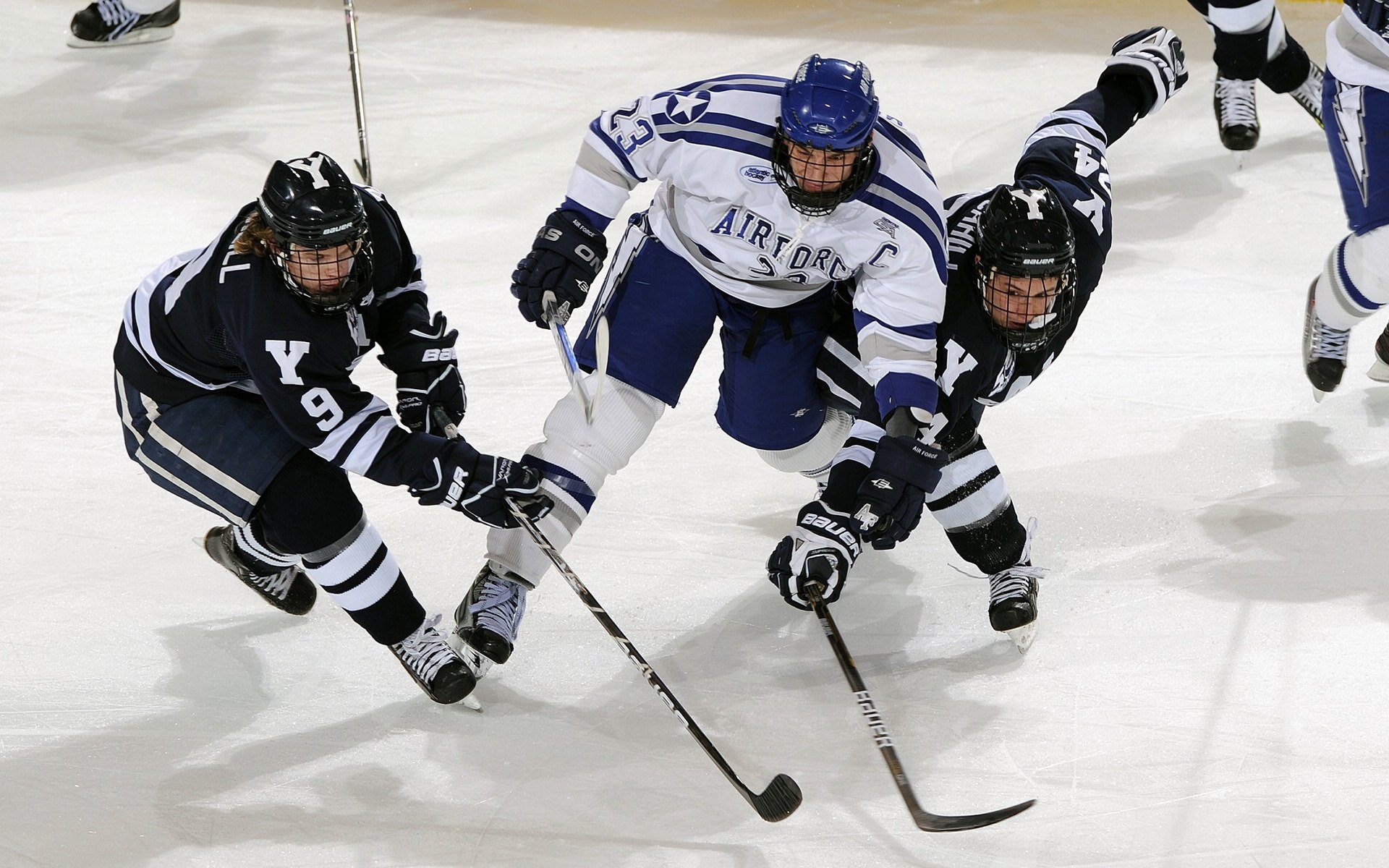 中国女篮又有麻烦了？日本队或归化超级内线：张子宇能打爆她吗？